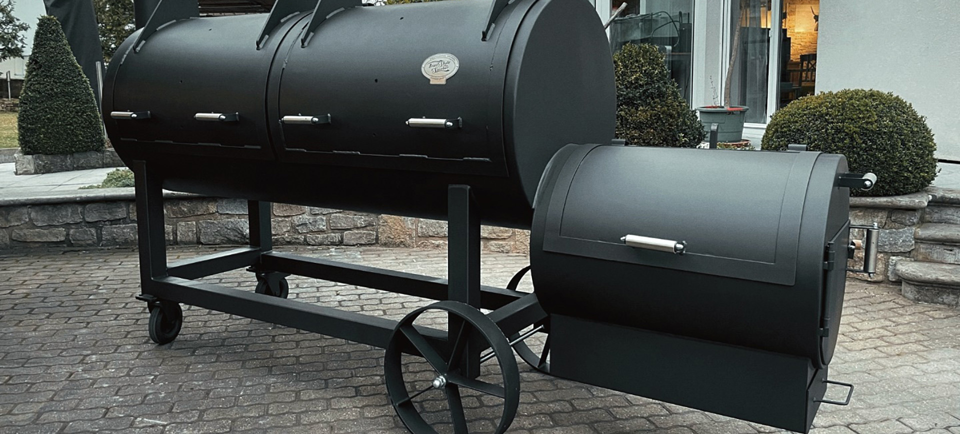 BBQ egyedi fémszerkezet gyártás, professzionális kivitelezéssel, minőségi felületkezeléssel - Lukács Vas referencia