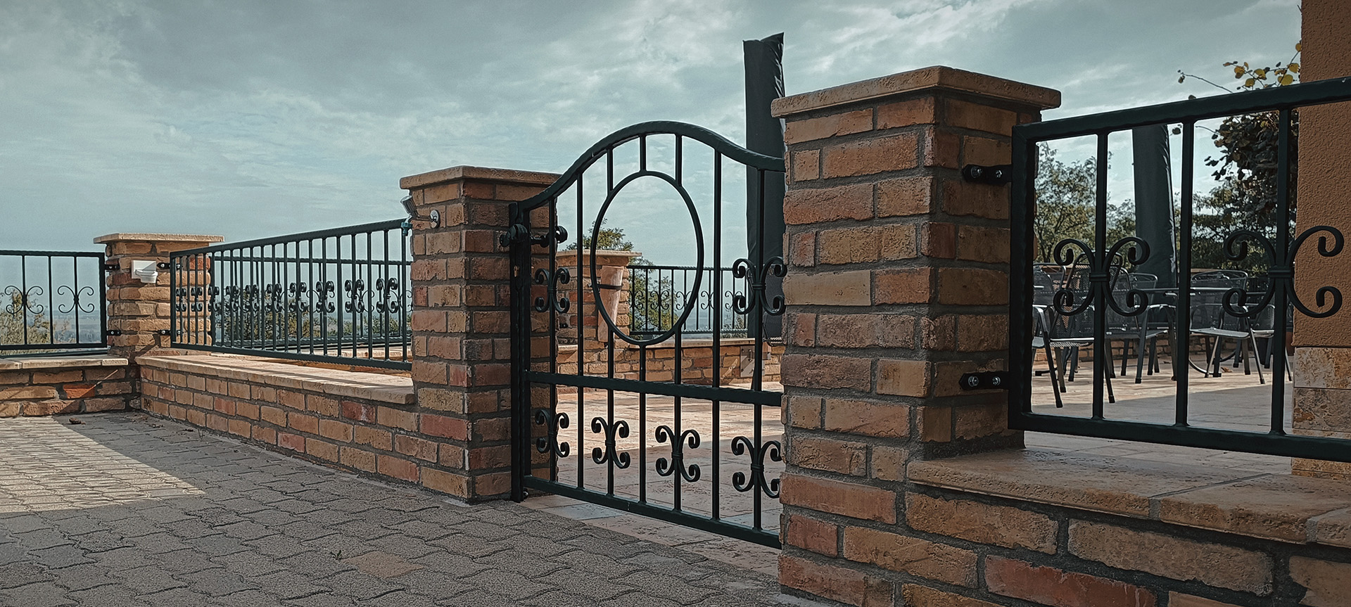 Kerítés acél és fém elemek gyártása, kerítés kivitelezés országosan - Lukács Vas