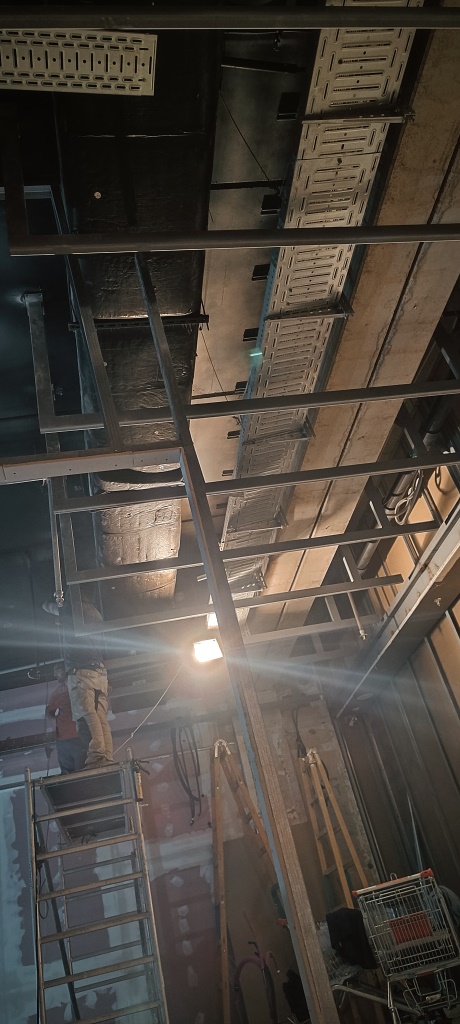 Professzionális fém tartószerkezet gyártás és kivitelezés ingatlanokba, Lukács Vas