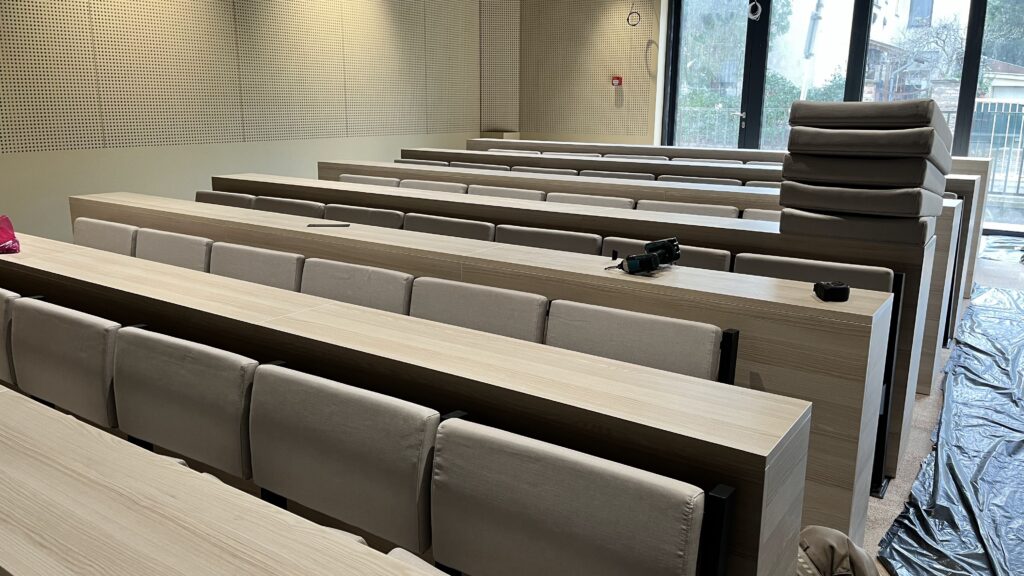 PTE Orvostani tanszék bemutatóterem referencia, Lukács Vas